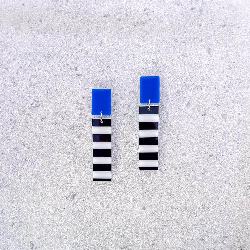 Optica Verticale – Orecchini in Plexiglas a righe