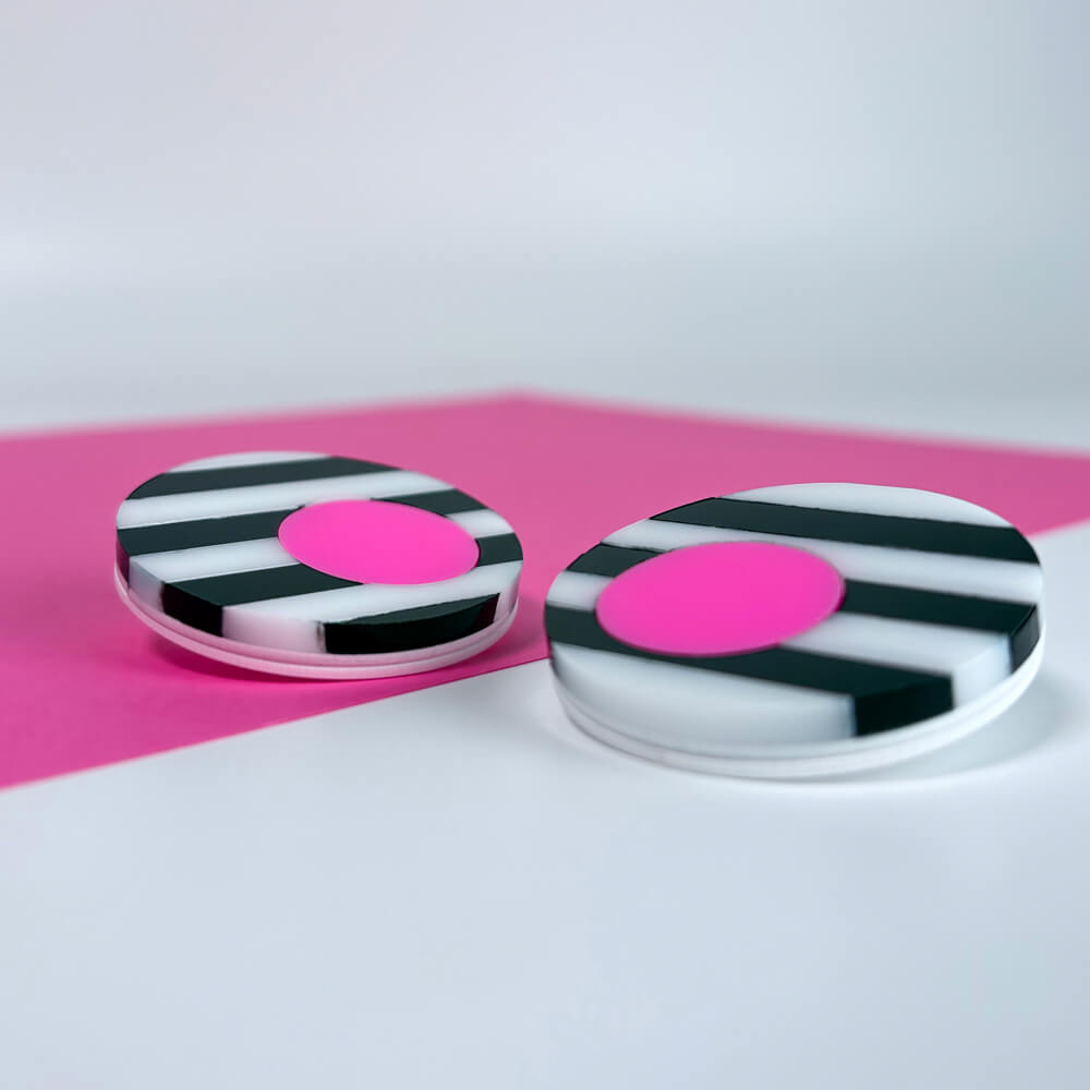 Optica Tondo – Orecchini in Plexiglas a righe